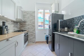 Fridge, microwave, oven, stovetop