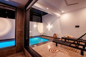 Villa, 1 King Bed, Smoking, Pool View | Bathroom