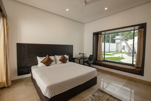 Vila, 1 cama King, para fumantes, vista para a piscina | 1 quarto, quartos à prova de som, ferros/tábuas de passar roupa