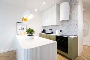 Kühlschrank, Ofen, Herdplatte, Geschirrspüler