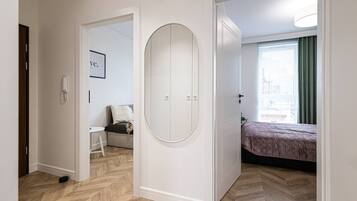 2 habitaciones, escritorio, tabla de planchar con plancha y wifi gratis