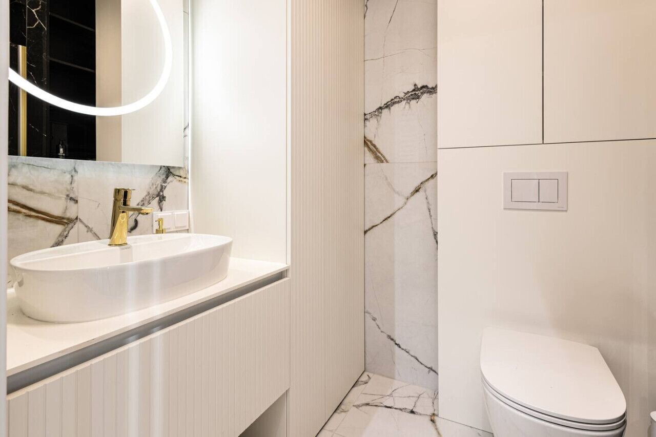 Secador de pelo y toallas