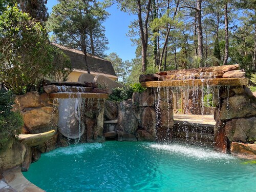 Gorgeous 5-bedroom country house in Cypress, Houston with Outdoor pool and SPA