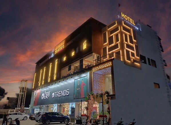 Exterior - Hotel The Landmark (Chhatarpur)