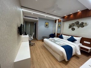 Premium Room | 1 bedroom, Egyptian cotton sheets, premium bedding, laptop workspace - Hotel The Landmark (Chhatarpur)