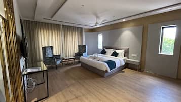 Family Suite | 1 bedroom, Egyptian cotton sheets, premium bedding, laptop workspace