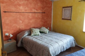 1 bedroom, bed sheets