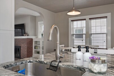 2 Living Areas & Kids' BunkRoom