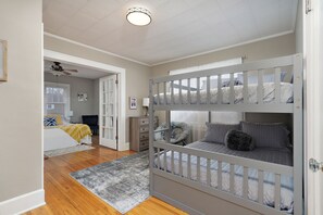 3 bedrooms, desk, iron/ironing board, WiFi