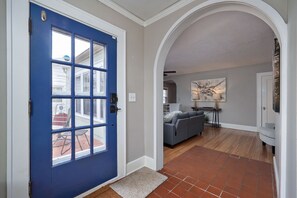 Smart TV, foosball, books - 2 Living Areas & Kids' BunkRoom (Springfield)