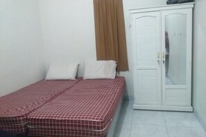 Standard Double Room | Free WiFi, bed sheets