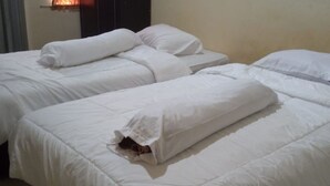 A hotel room with two beds, each with white bedding and pillows. - Hotel O Pondok Ibu SyariahNearEco Edu Park (Pekanbaru)