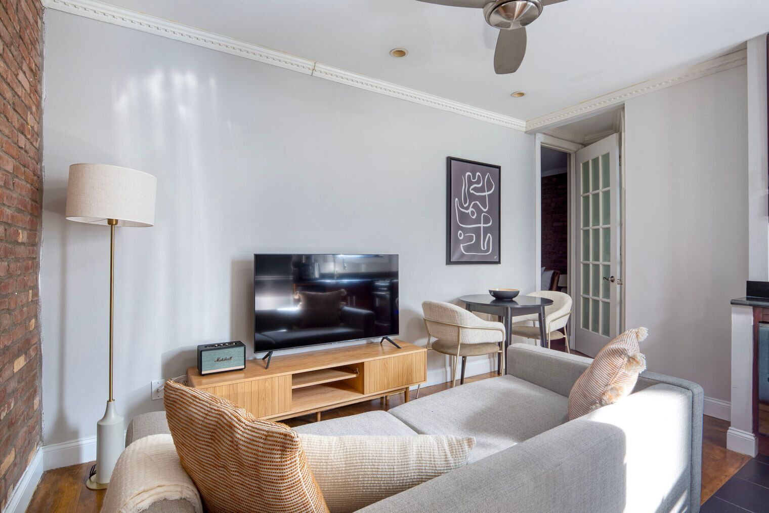 Exceptional Soho 2BR w/ In-Unit W/D, nr Shops & Groceries, by Blueground