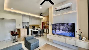 Family Apartment, 4 Bedrooms, Non Smoking, City View | Living area