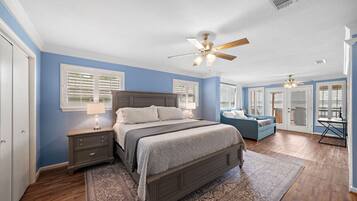 4 bedrooms, desk, iron/ironing board, travel crib