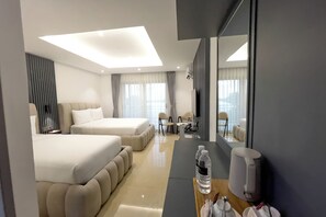 Deluxe Twin Room | Premium bedding, down comforters, desk, soundproofing - The Clover Hotel Angeles City Managed by Cocotel (Angeles City)
