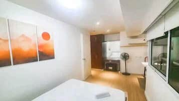 2 bedrooms, laptop workspace, iron/ironing board, free WiFi