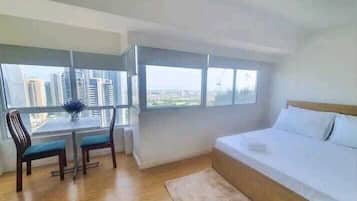 2 bedrooms, laptop workspace, iron/ironing board, free WiFi