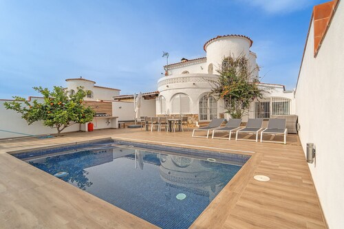 WELCS CASA 122 EMP con piscina y cerca del canal