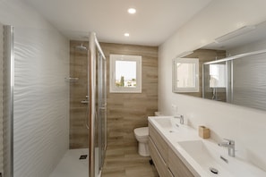 Douche, serviettes fournies