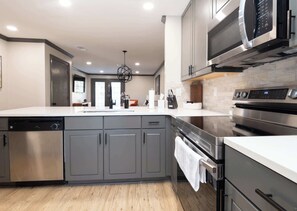 Kochgeschirr/Geschirr/Besteck