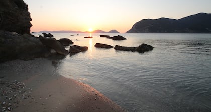Maeiz Skopelos
