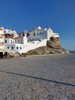 Plage, chaises longues, massages sur la plage