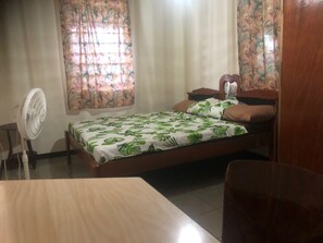 Comfort Room | Iron/ironing board, free WiFi, bed sheets - Unu Pikin Guesthouse (Paramaribo)