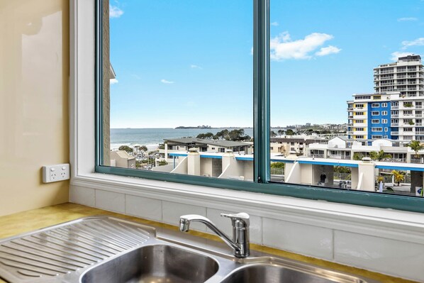 Interior - Sunshine Towers 2 Bedroom Ocean View Apartment (Sunshine Coast)