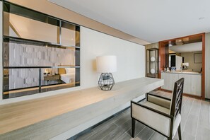 Superior Suite | Down comforters, in-room safe, desk, laptop workspace - PESHT PREMIER HOTEL (Fuzhou)