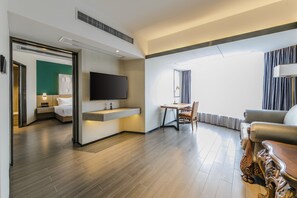 Grand Suite | Down comforters, in-room safe, desk, laptop workspace - PESHT PREMIER HOTEL (Fuzhou)
