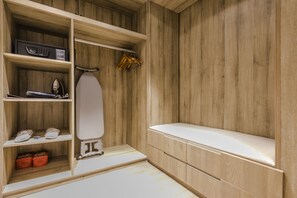 高級套房 | 客廳 | 100 厘米智能電視連數碼電視頻道