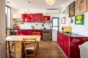 Apartment | Private kitchen | Fridge, microwave, oven, dishwasher - Allenby Artsy Stay by Sea N' Rent (Tel Aviv)