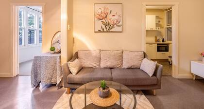 Comfort 1-Bedroom Cottage Retreat @Yeronga