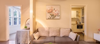 Comfort 1-Bedroom Cottage Retreat @Yeronga