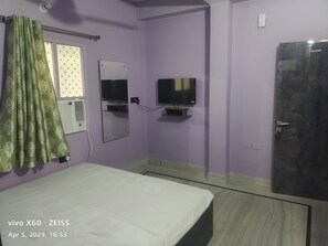 Tweepersoonskamer, uitzicht op de stad | Interieur