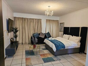 1 soverom, skrivebord, strykejern/-brett og wi-fi (inkludert)