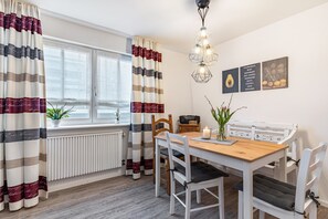 Dining - Apartment 'Ferienwohnung Schätzle' with Balcony and Wi-Fi (Schuttertal)