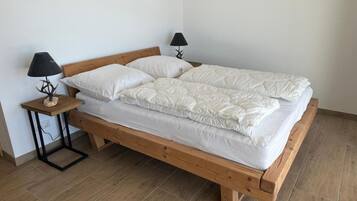 4 Schlafzimmer, BĂŒgeleisen/BĂŒgelbrett, kostenloses WLAN, BettwĂ€sche