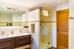 淋浴設備、風筒、提供毛巾