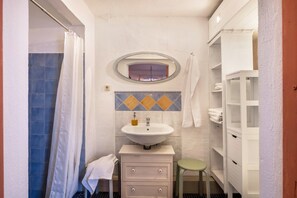 Ducha, secador de pelo, toallas