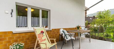 تناول الطعام بالخارج