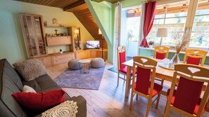 Interior - Apartment 'Schwarzwaldferienwohnung Oberle' with Mountain View, Balcony and Wi-Fi (Todtnau)