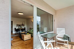 Outdoor dining - Apartment 'Berg und Tal' – Your Base for Winter Sports, Hiking & Cycling (Brilon)