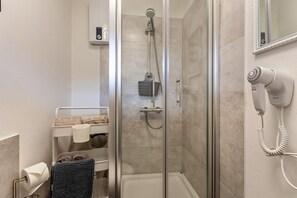 Shower, free toiletries, hair dryer, towels - Apartment 'Berg und Tal' – Your Base for Winter Sports, Hiking & Cycling (Brilon)