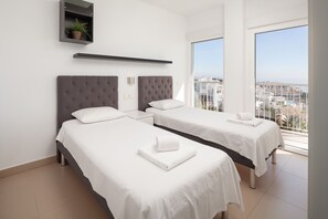 3 bedrooms, iron/ironing board, free WiFi, bed sheets - Higueron Signature Suite by Alfresco Stays (Benalmádena)