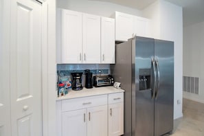 Interior - Relaxing coastal home centrally located in Port Charlotte - Fireside Cottage (Port Charlotte)