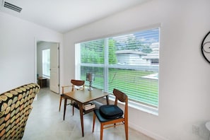 Interior - Relaxing coastal home centrally located in Port Charlotte - Fireside Cottage (Port Charlotte)