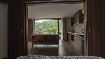 Habitación junior, vistas al valle, junto a la piscina | Minibar, escritorio, sistema de insonorización y wifi gratis