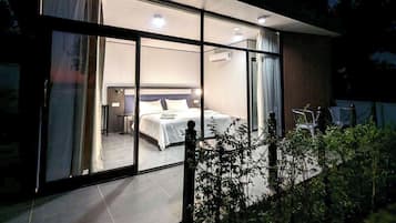 Habitación individual panorámica, balcón, vista a la playa | Vista del balcón